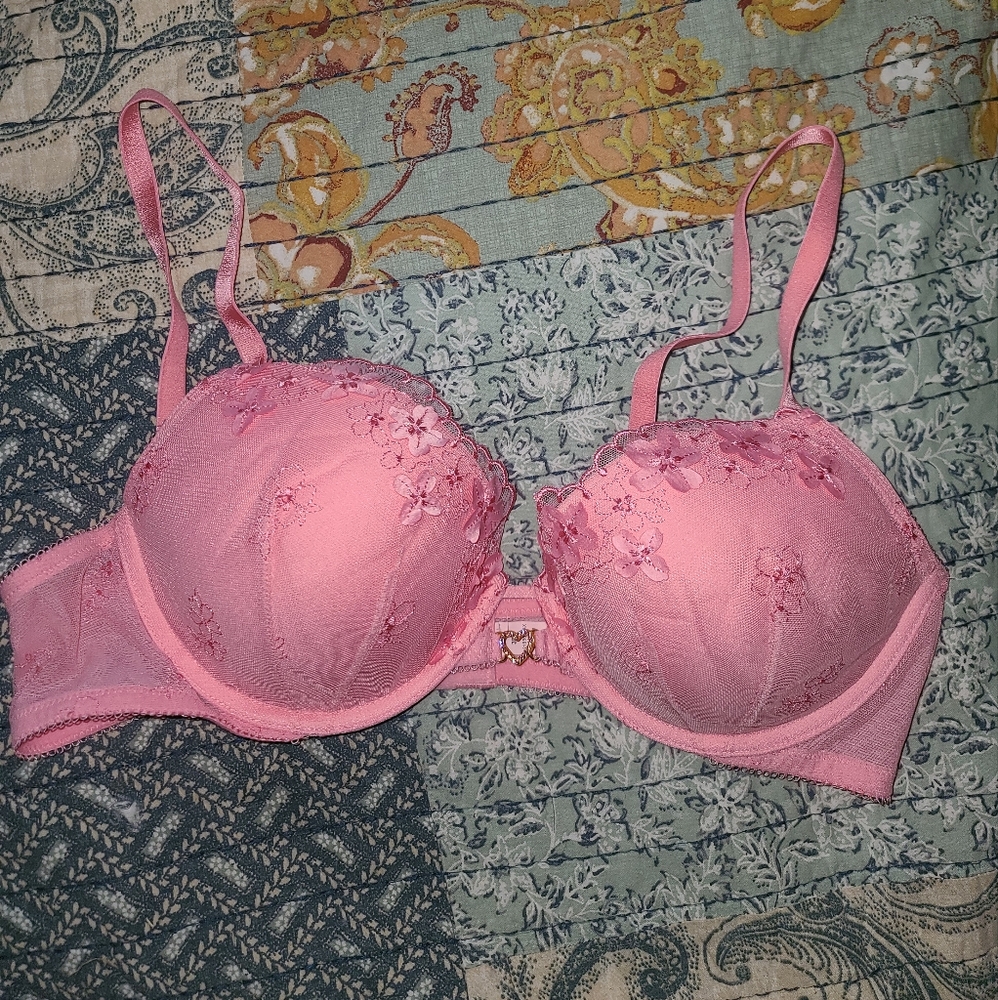 VICTORIA SECRET ROSE PINK BRA- 38B * New never Worn